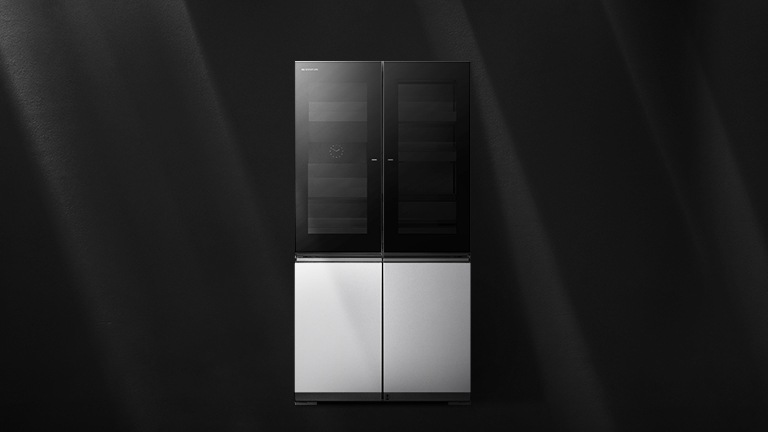 어두운 배경 위에 LG SIGNATURE 2세대 냉장고 이미지